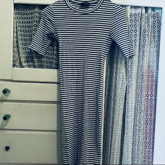 Blue and white striped body hugging dress - Picture 5 of 8